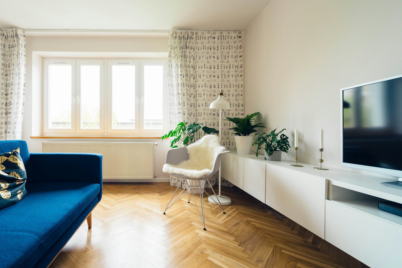Cosy lounge with a sofa and warm light